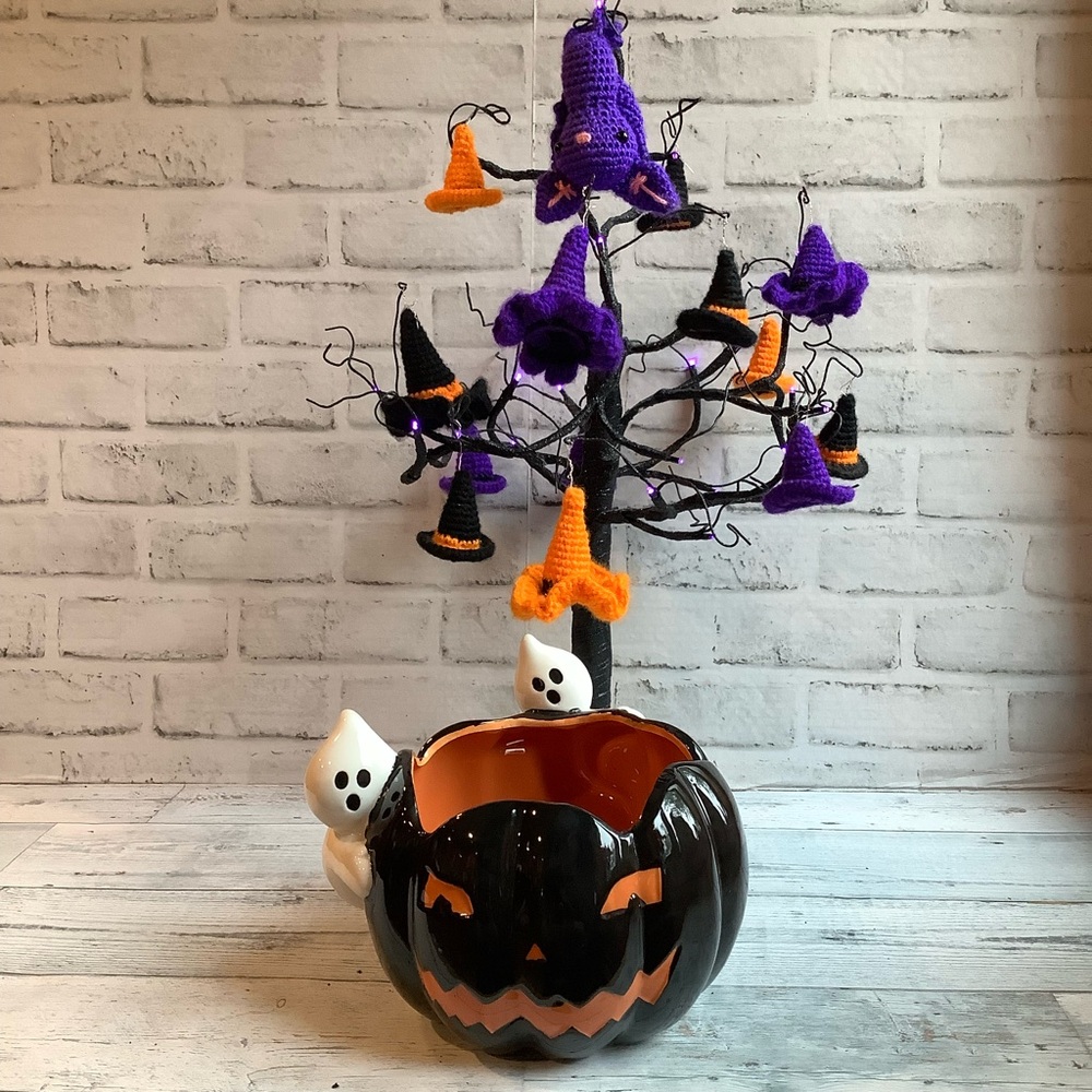 TOIL AND TROUBLE Ceramic Pumpkin With Ghosts Candy Bowl